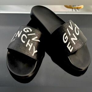 Givenchy Slides in Size 42 IT Unisex